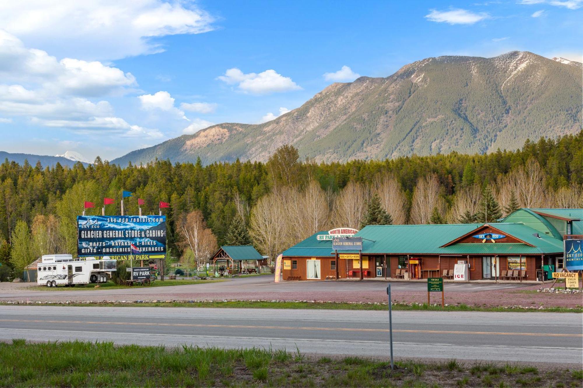 Sky Eco - Glacier General Store And Cabins Coram Buitenkant foto